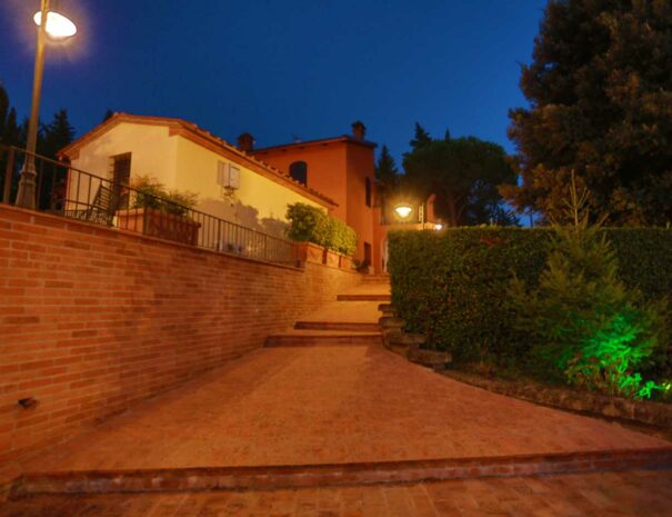 Villa Bellavista garden with lights at night- villa rentals by Timeless Tuscany tour operator