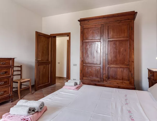 agriturismo-la-pineta-king-size-bedroom